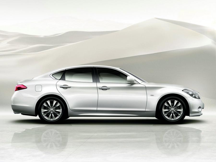  Infiniti M37 2010 года  (EU) (фото 2 из 8)